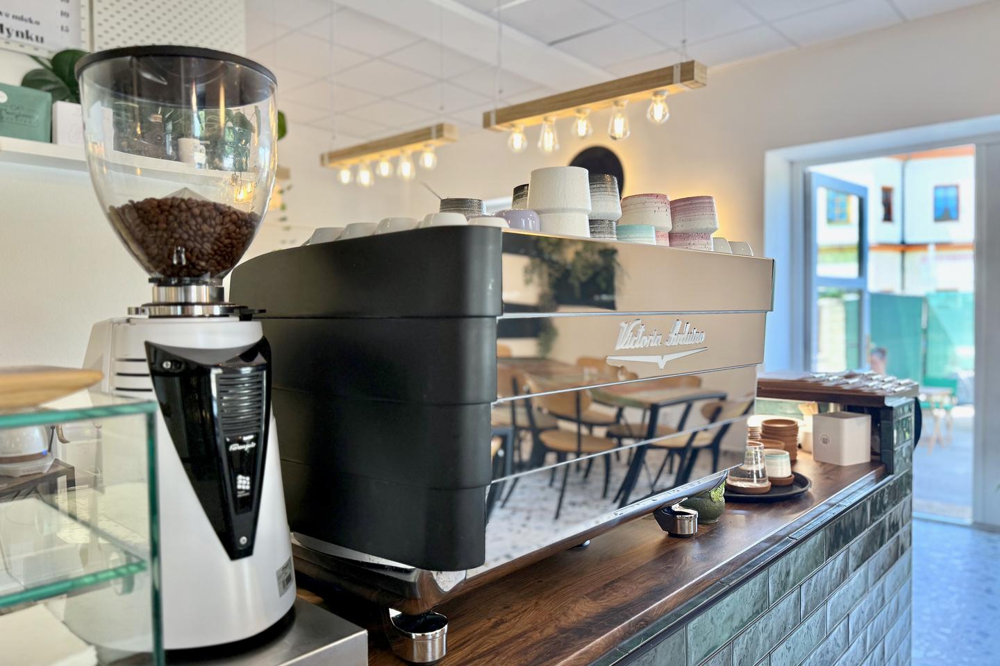 Espresso machine and bar